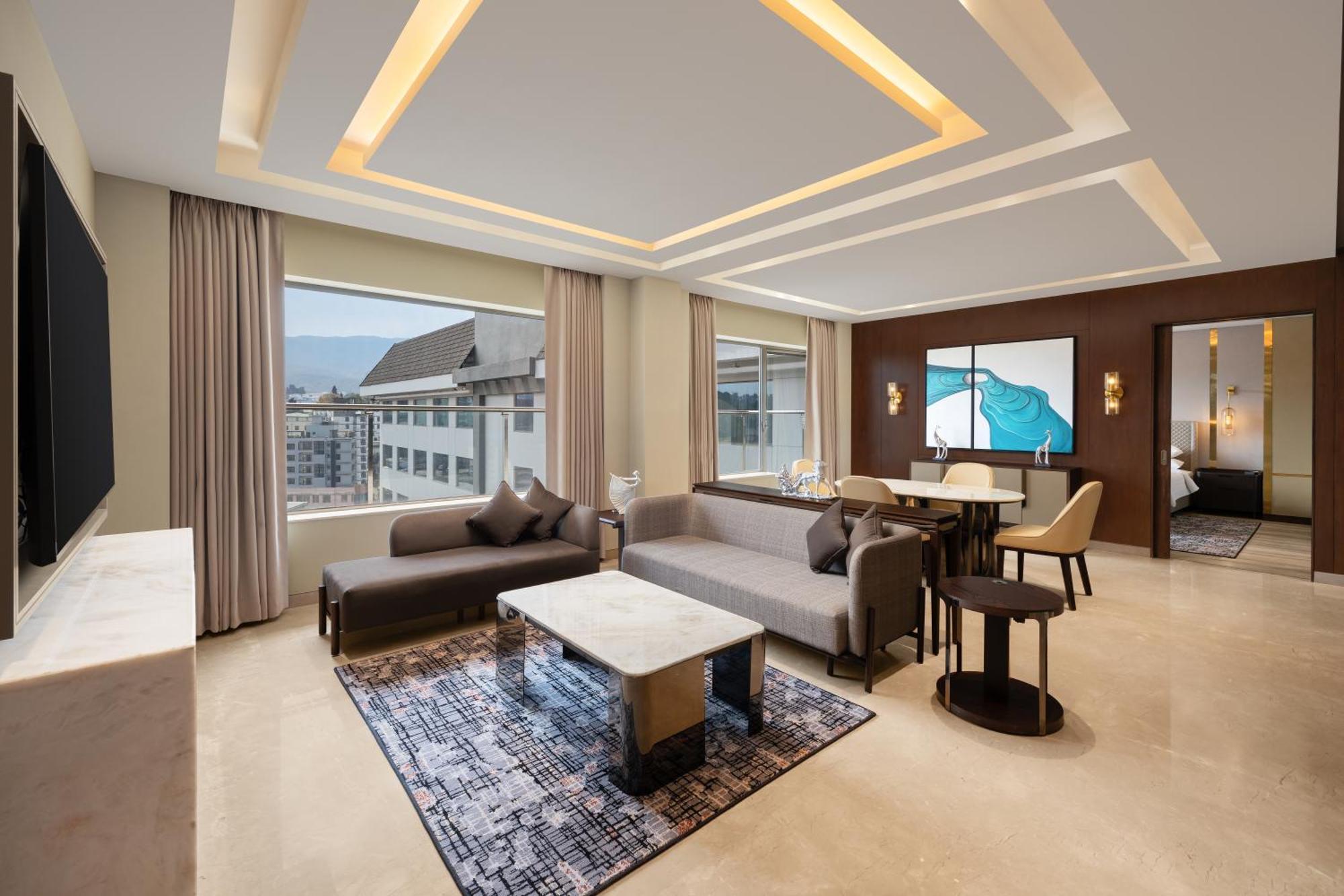 Отель Courtyard By Marriott Шиллонг Экстерьер фото