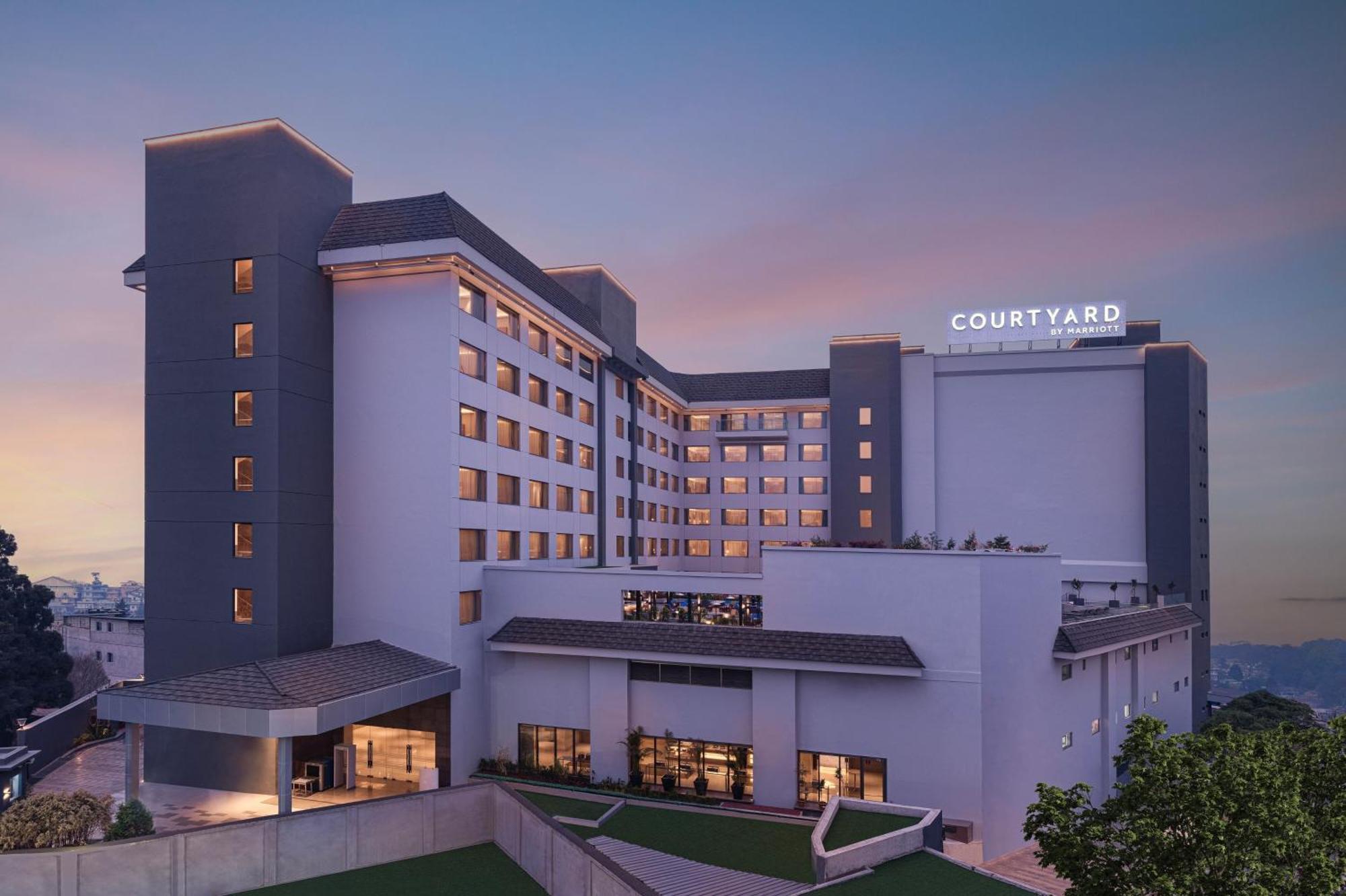 Отель Courtyard By Marriott Шиллонг Экстерьер фото